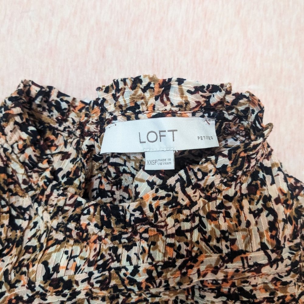 NWOT LOFT Pintucked Ruffle Shell Top - Picture 5 of 11